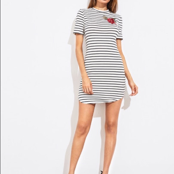 Striped Black & White Short Sleeve Dress Embroidered Rose Size L NWT - Picture 4 of 5